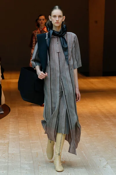 Look 24